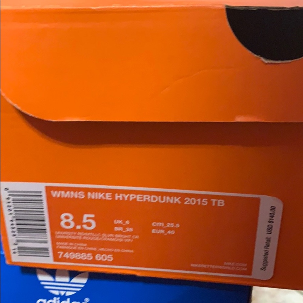 Hyperdunks - Picture 2 of 2